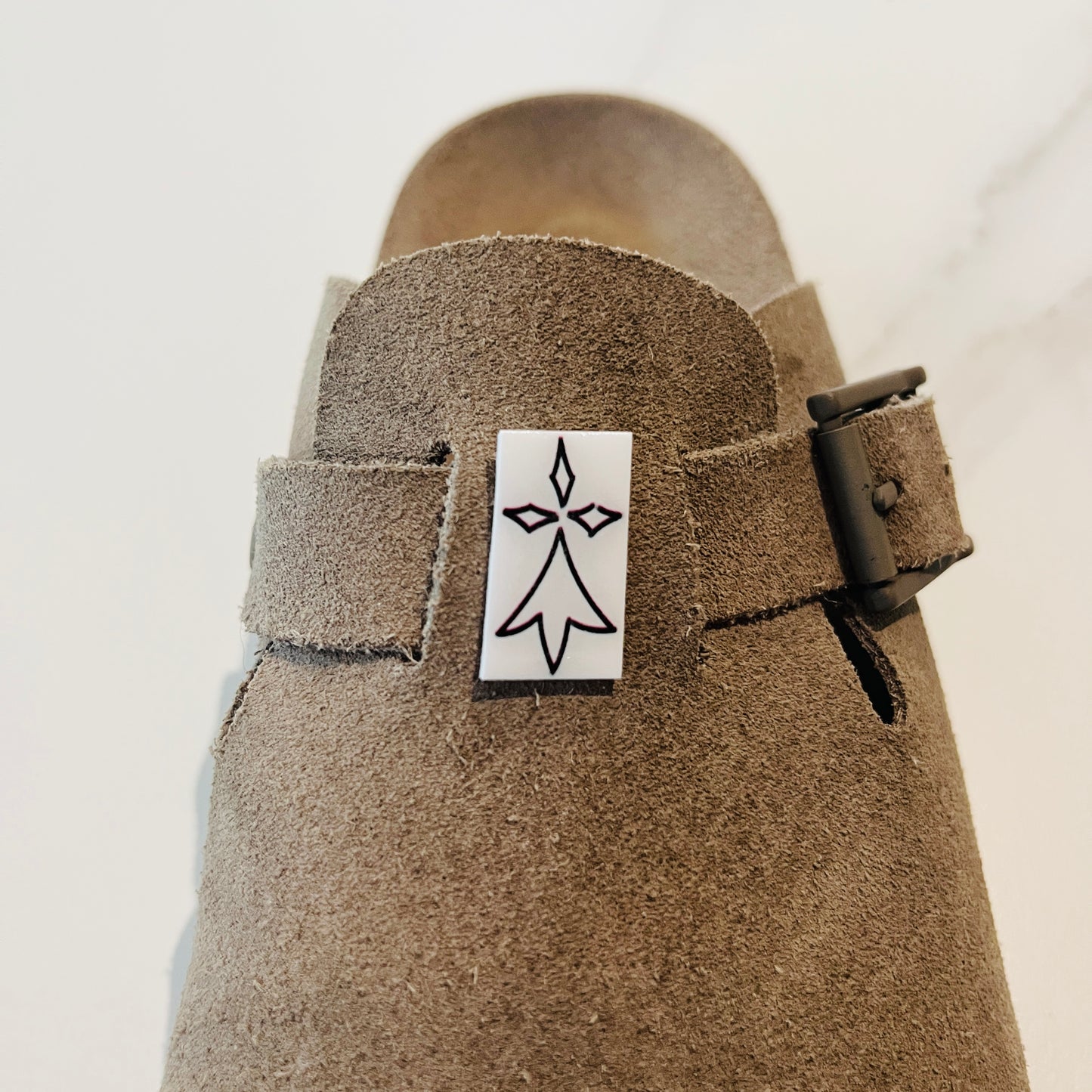 👩❤️👨 Pins personnalisés pour chaussures & tee-shirts – Ton portrait, ton avatar, ton style, ta vibe | Shoeslaces