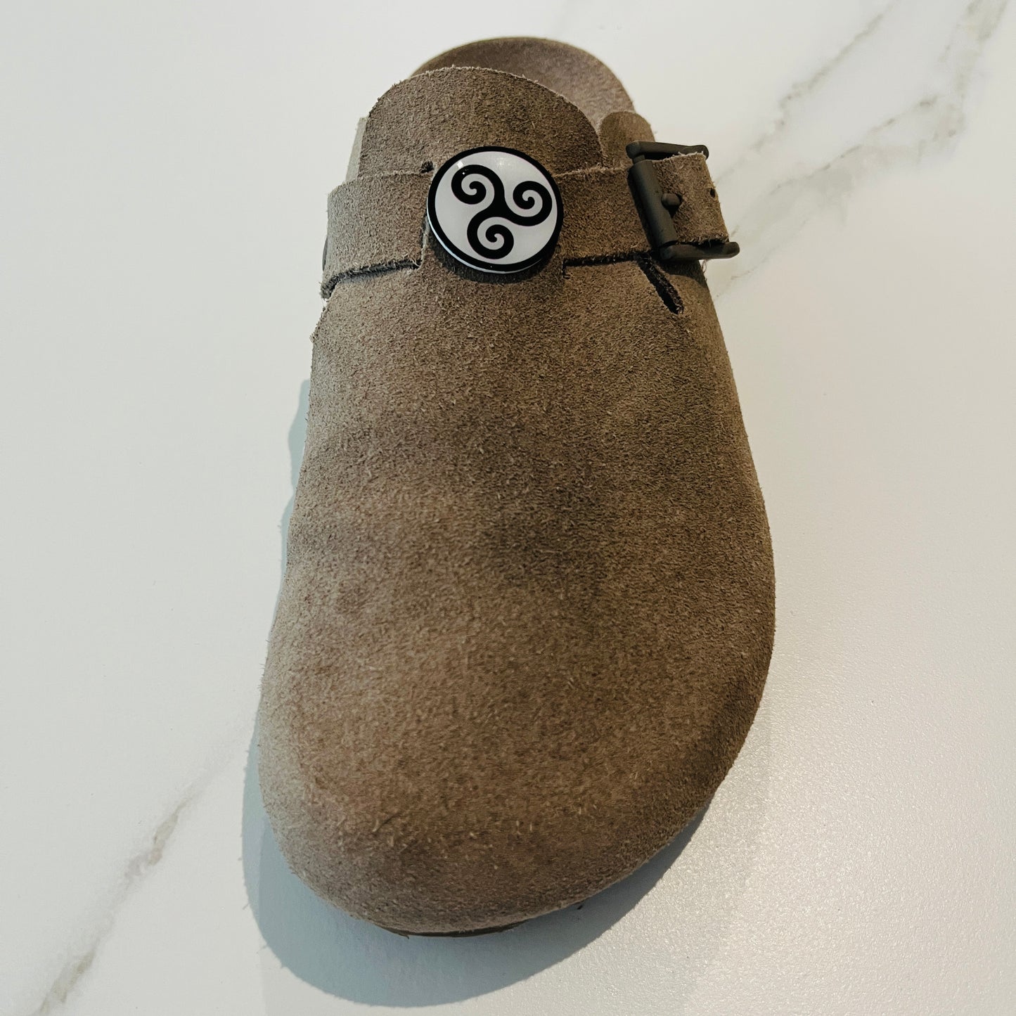 👩❤️👨 Pins personnalisés pour chaussures & t-shirts | Shoeslaces