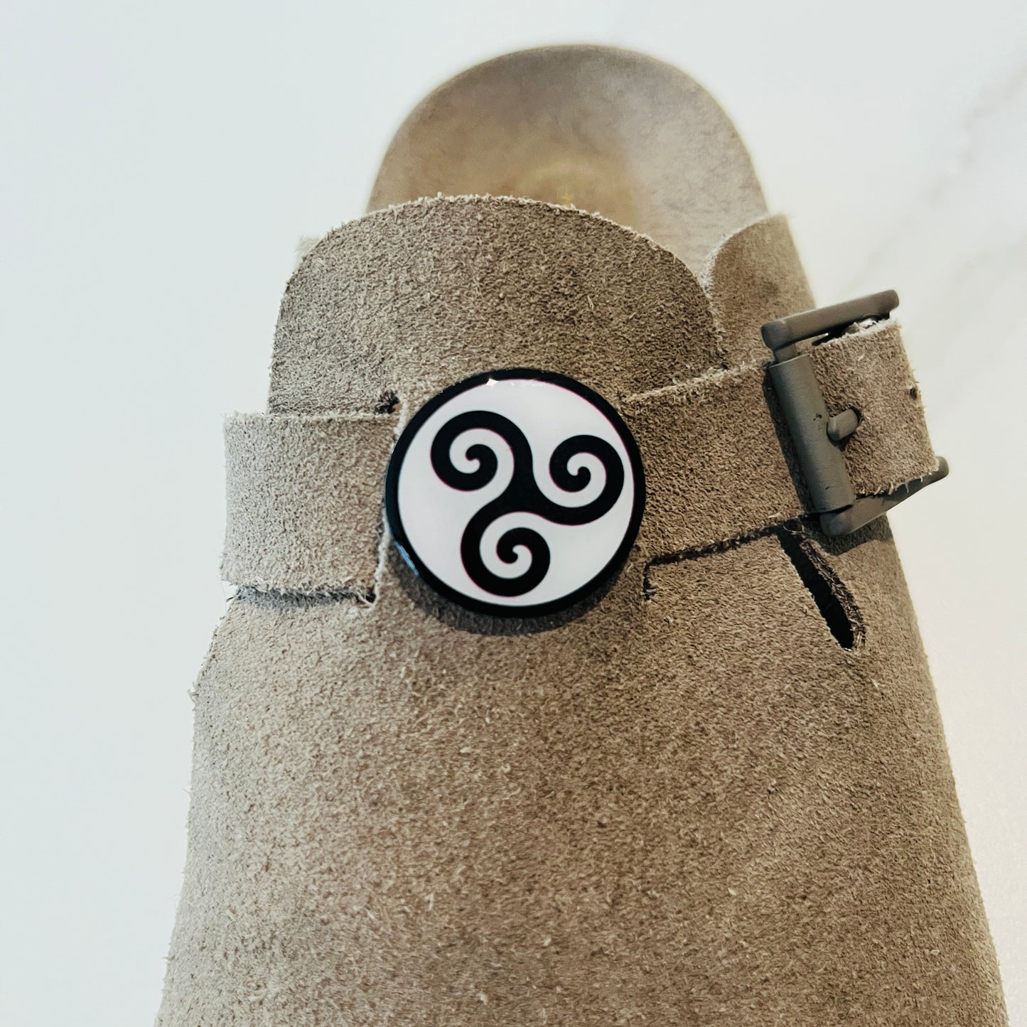 👩❤️👨 Pins personnalisés pour chaussures & tee-shirts – Ton portrait, ton avatar, ton style, ta vibe | Shoeslaces