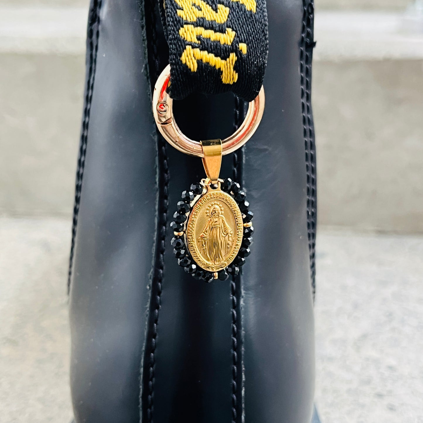 💒 Anneau bijou boots doré Vierge Marie & perles | Shoeslaces