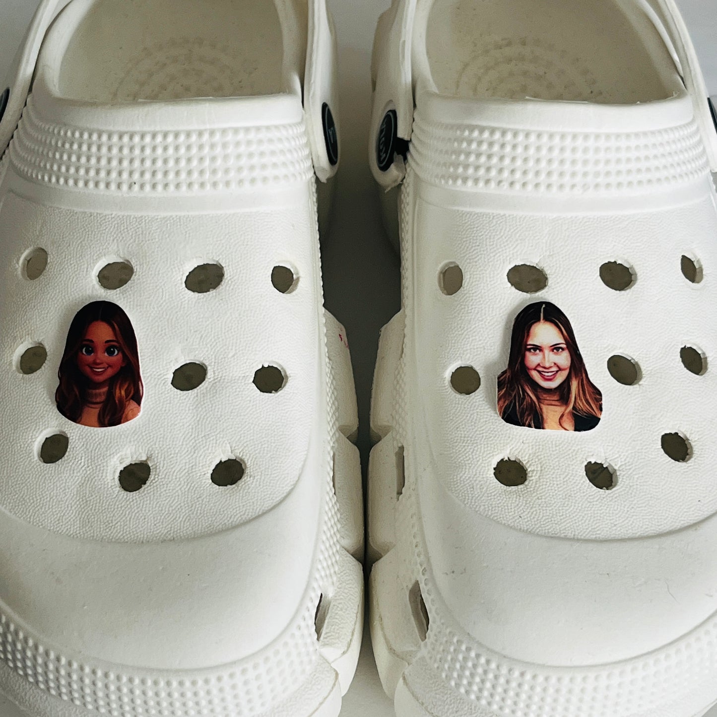 Pin photo personnalisé – ton portrait en bijou pour chaussures | Shoeslaces