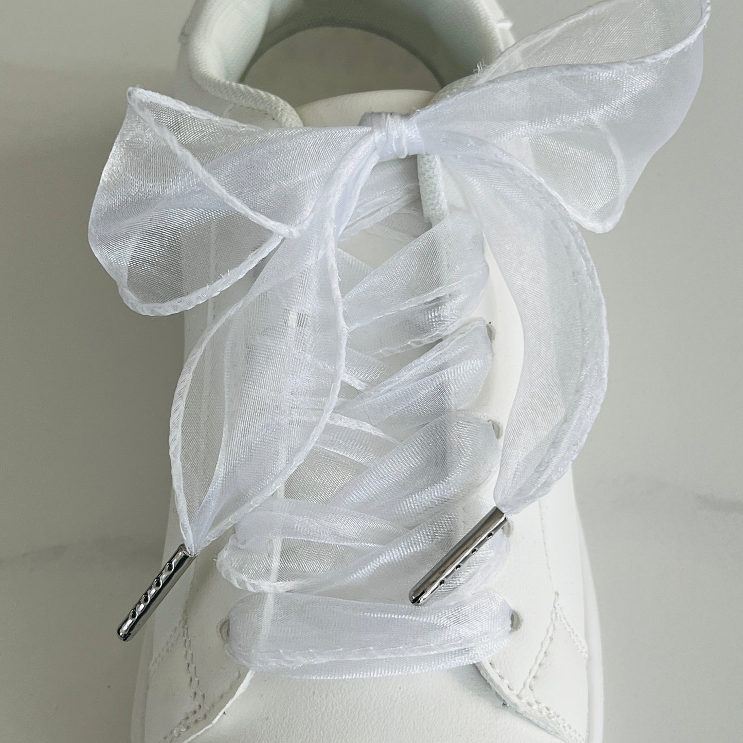 Organza laces: “My voluptuous ones”