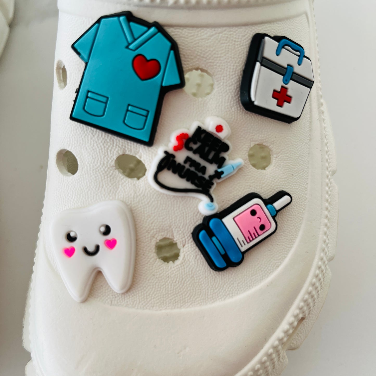 🩺 Pins fun & stylés pour sabots médicaux pros | Shoeslaces