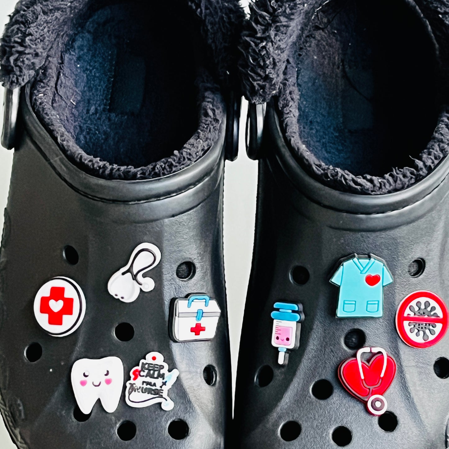 🩺 Pins fun & stylés pour sabots médicaux pros | Shoeslaces