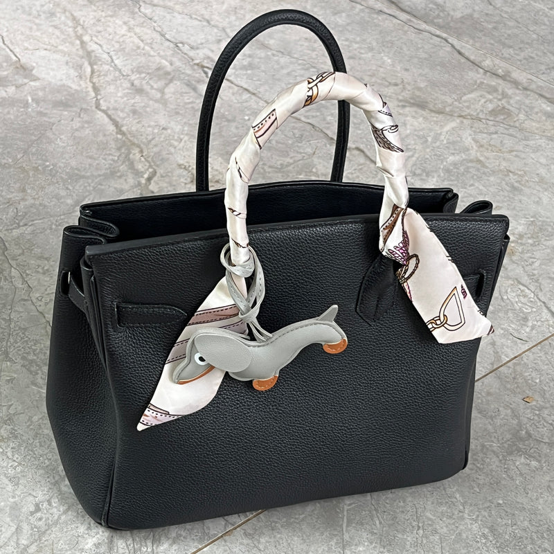 Mini Chien Teckel en Simili Cuir – L’Accessoire Tendance pour Votre Sac | Shoeslaces and accessories