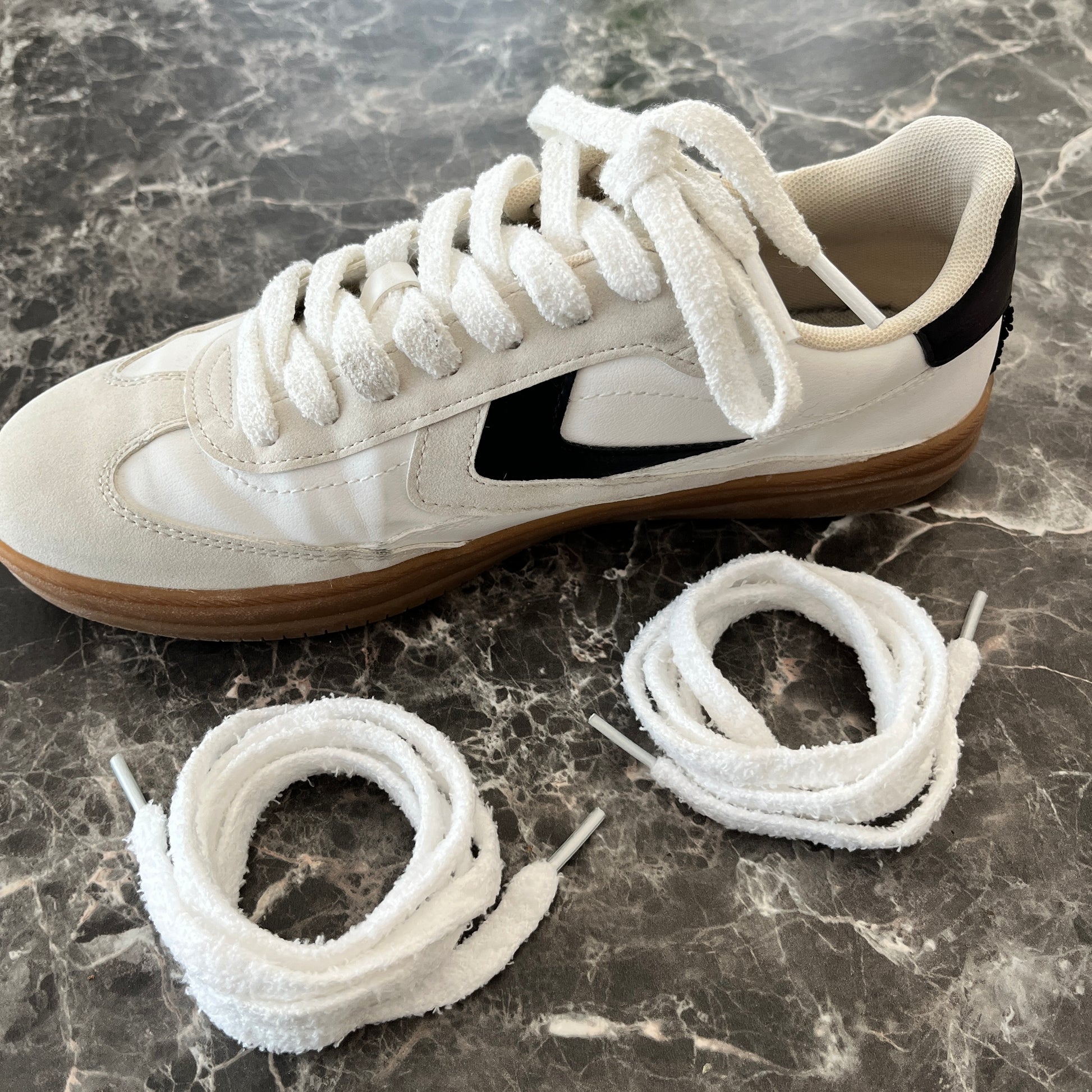 Lacets de chaussures PILOU PILOU  |  Shoeslaces - Shoeslaces-fr