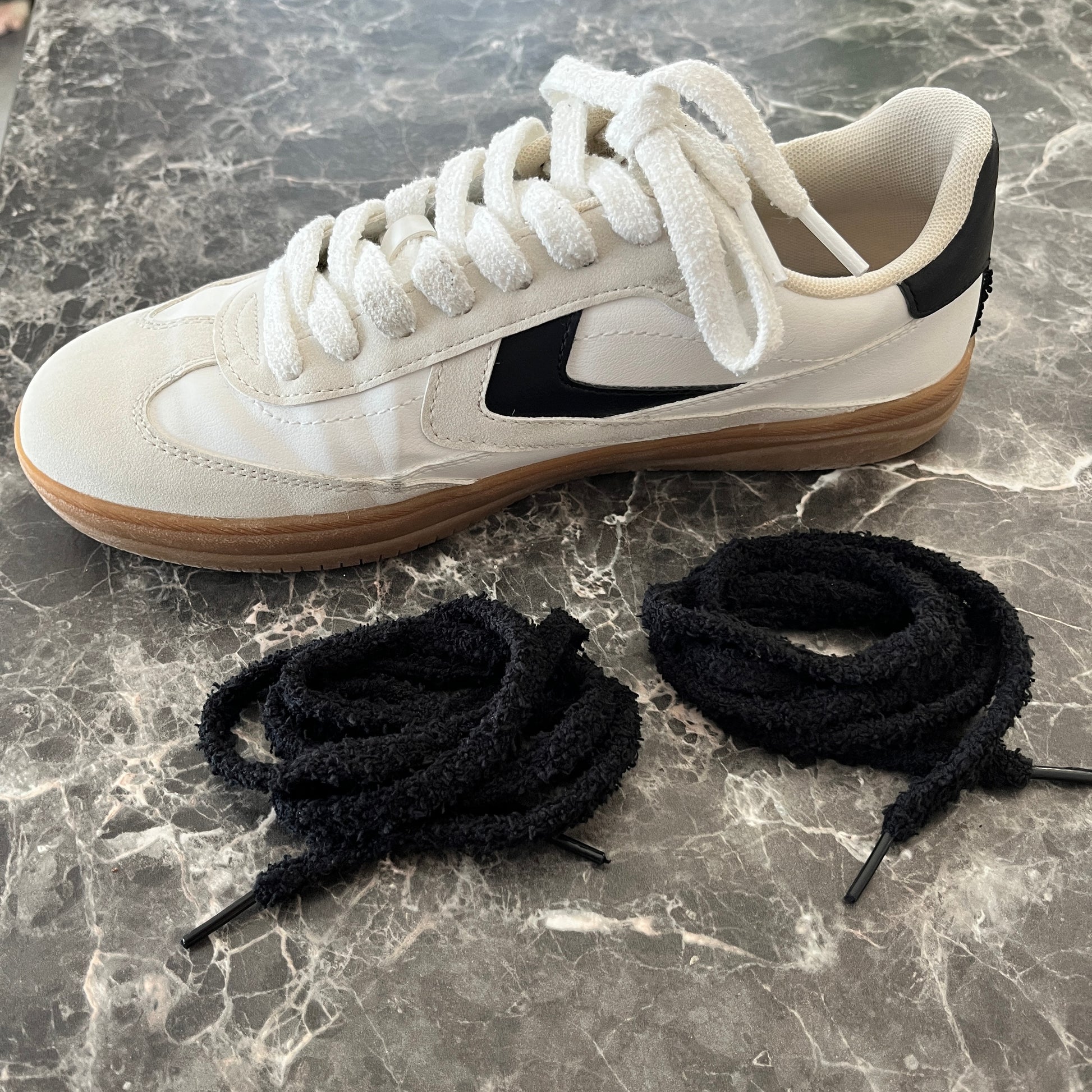 Lacets de chaussures PILOU PILOU  |  Shoeslaces - Shoeslaces-fr