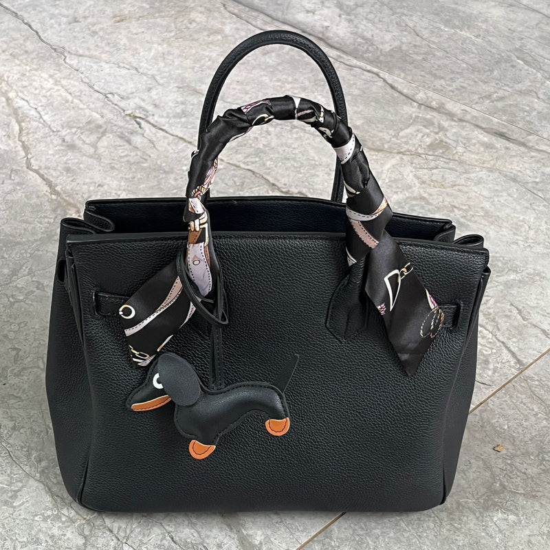 Mini Chien Teckel en Simili Cuir – L’Accessoire Tendance pour Votre Sac | Shoeslaces and accessories