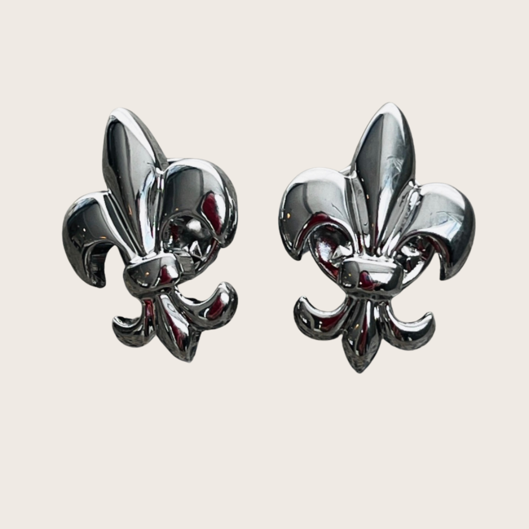 “Fleurs de Lys” pins / Metal lily flower charm