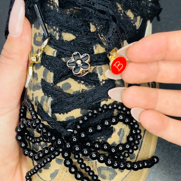 🌈 Bijoux de chaussures - Breloque Lettre Multicolore – Pour baskets &amp; accessoires stylés | Shoeslaces