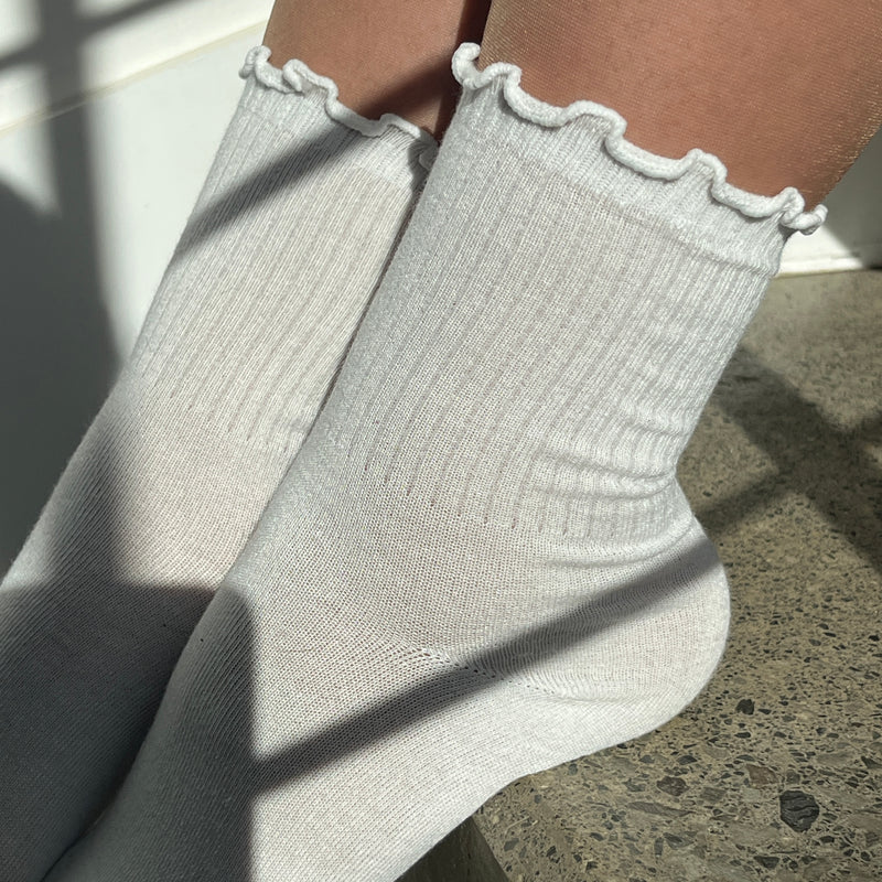 chaussettes blanches à volant |Shoeslaces