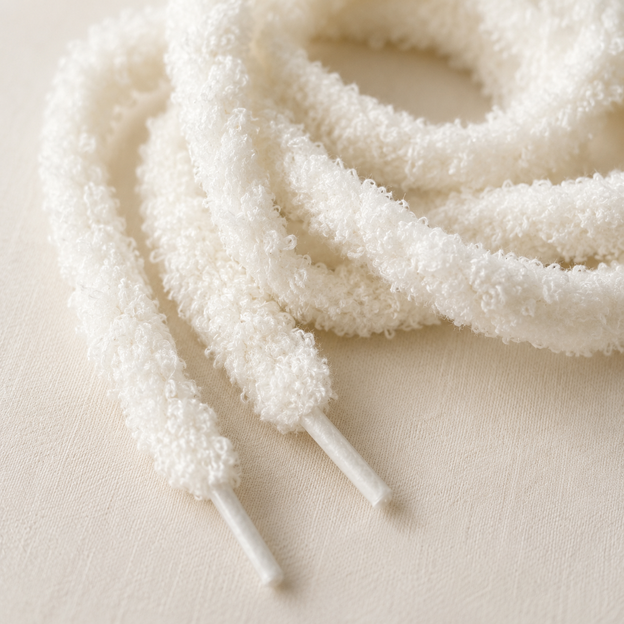 Organza laces: “My voluptuous ones” 