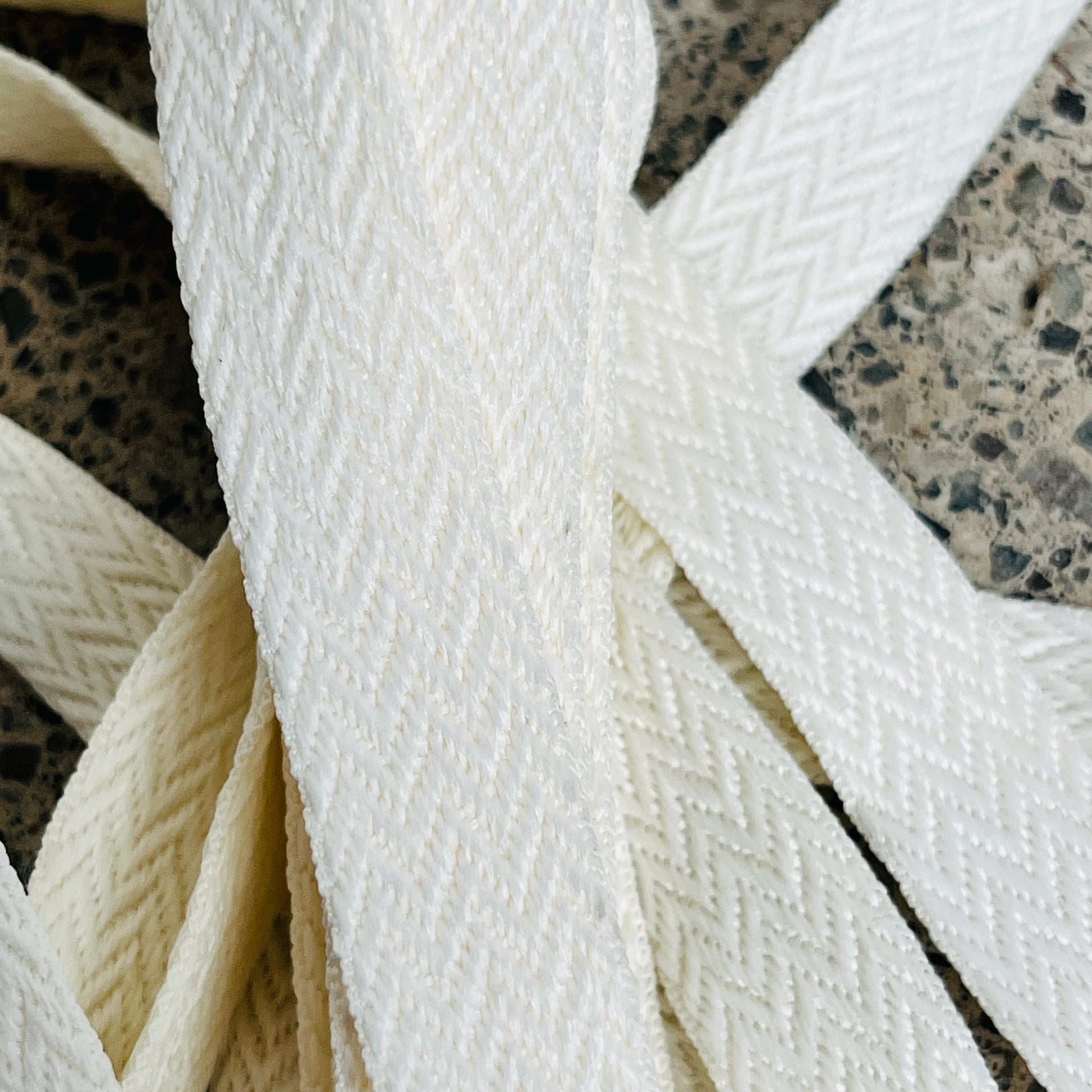 Lacets de chaussures tissés CHEVRON  compatibles pour baskets type Adidas ou Nike Air  |  Shoeslaces - Shoeslaces-fr