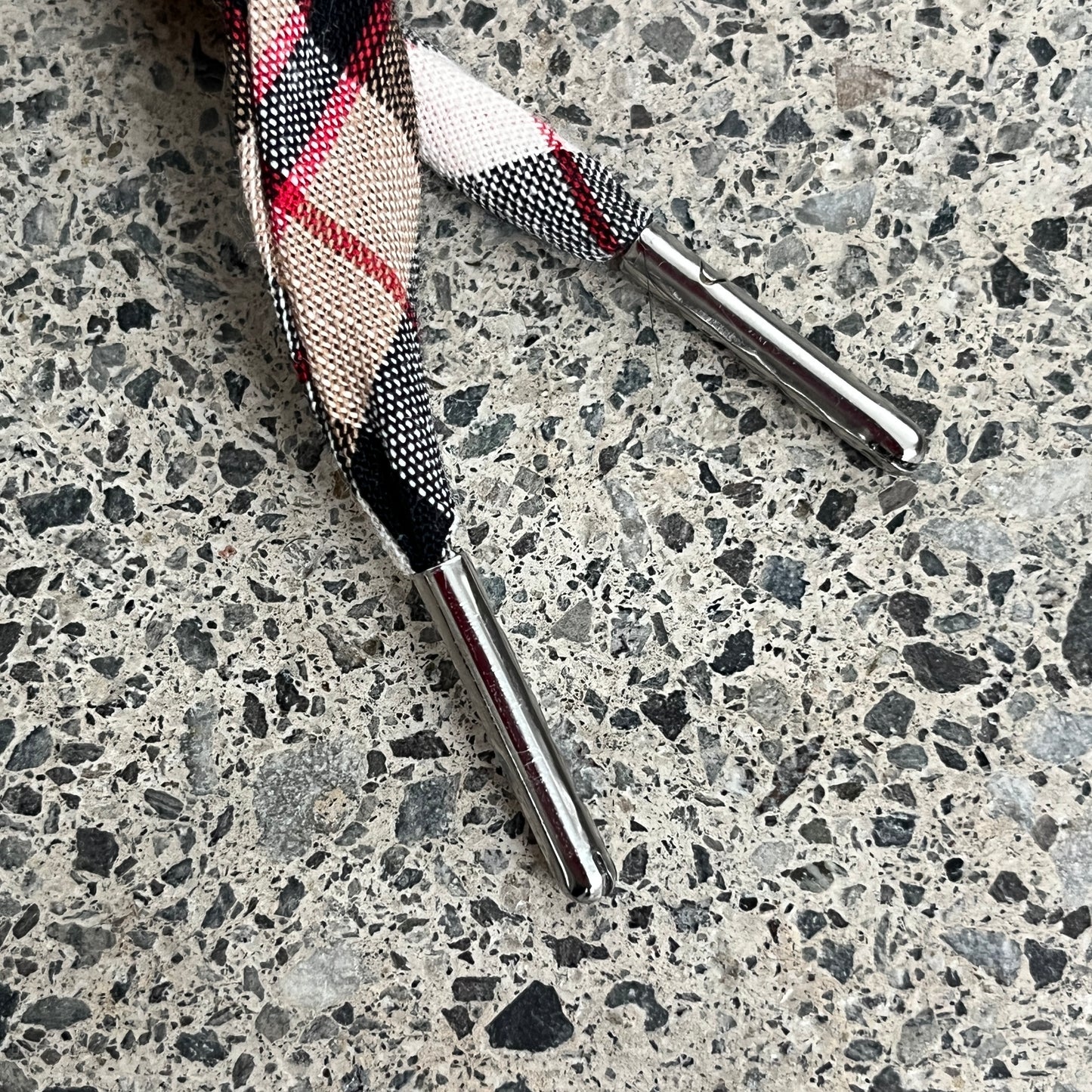 lacets style écossais à carreaux pour baskets