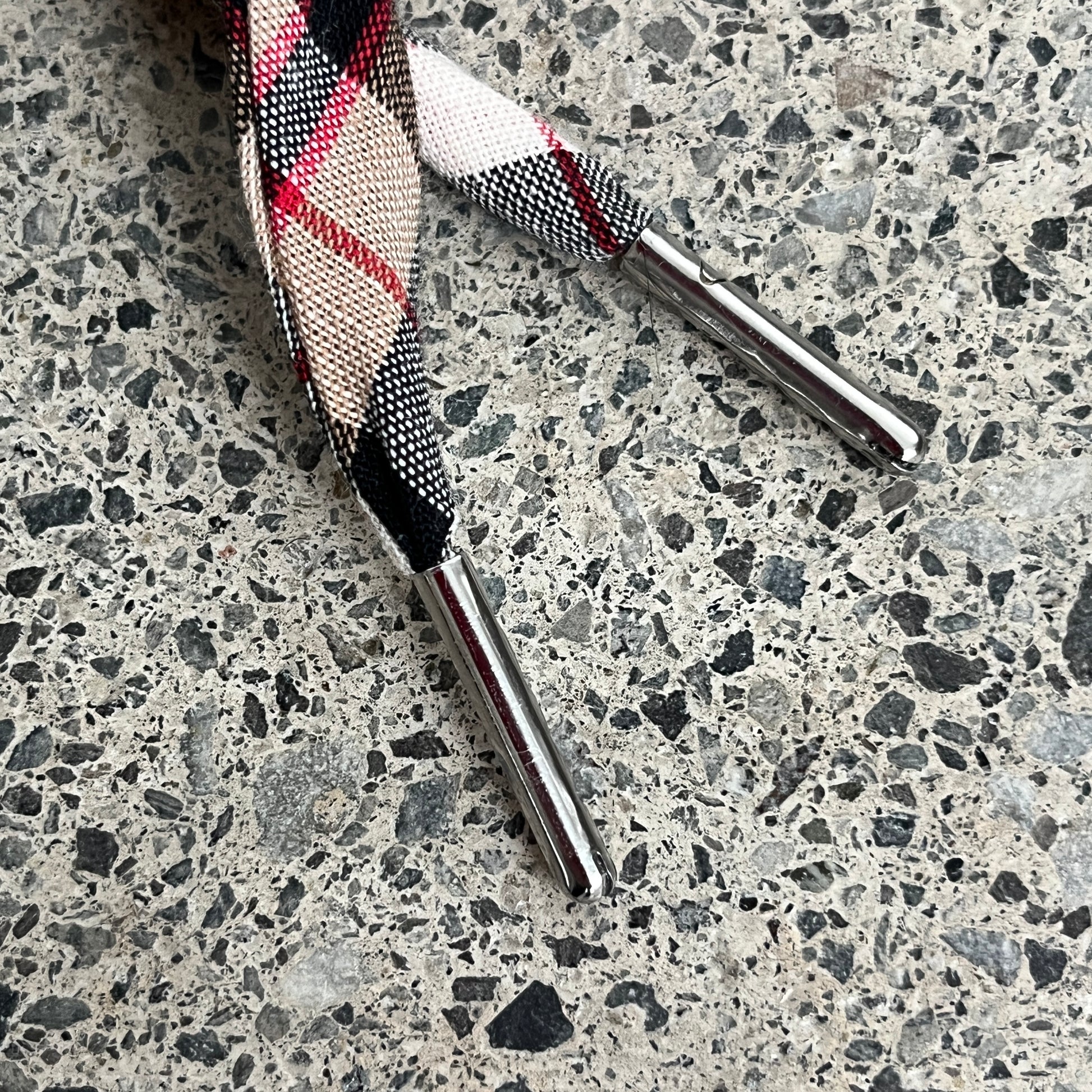 lacets style écossais à carreaux pour baskets