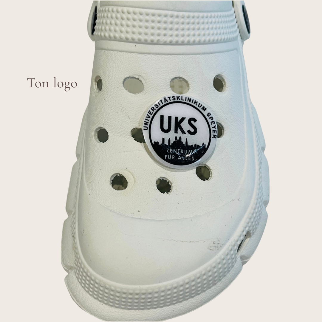 Pin photo personnalisé – ton portrait en bijou pour chaussures | Shoeslaces