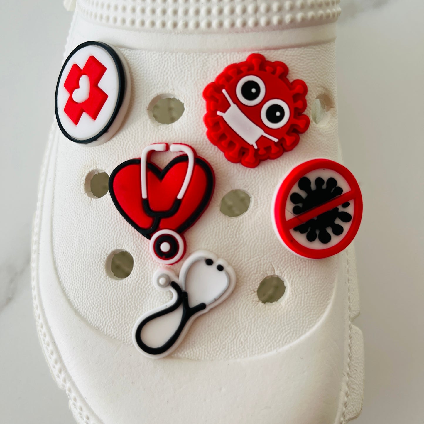 🩺 Pins fun & stylés pour sabots médicaux pros | Shoeslaces