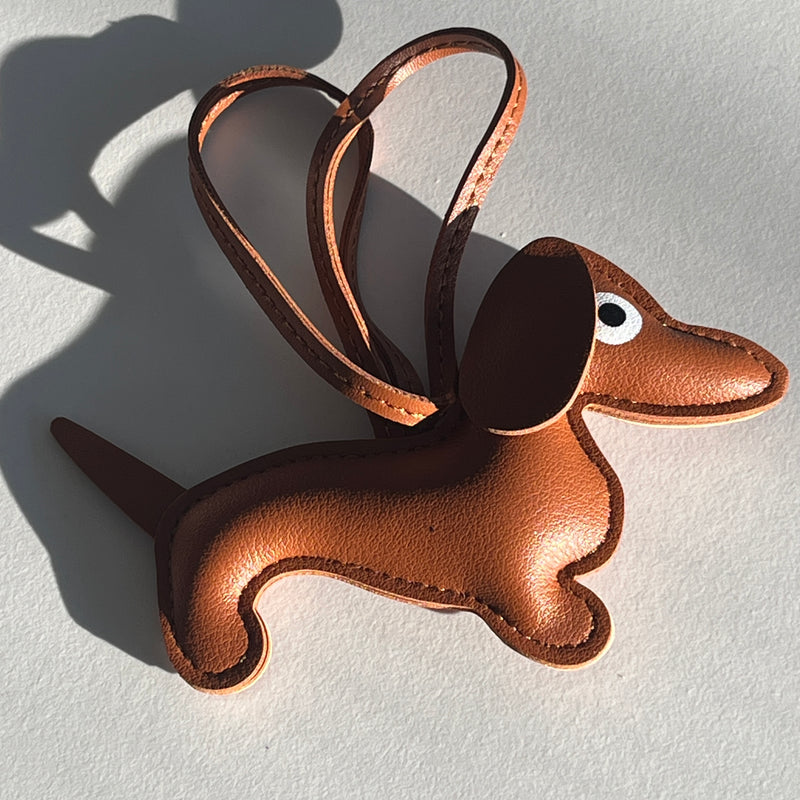 Mini Chien Teckel en Simili Cuir – L’Accessoire Tendance pour Votre Sac | Shoeslaces and accessories