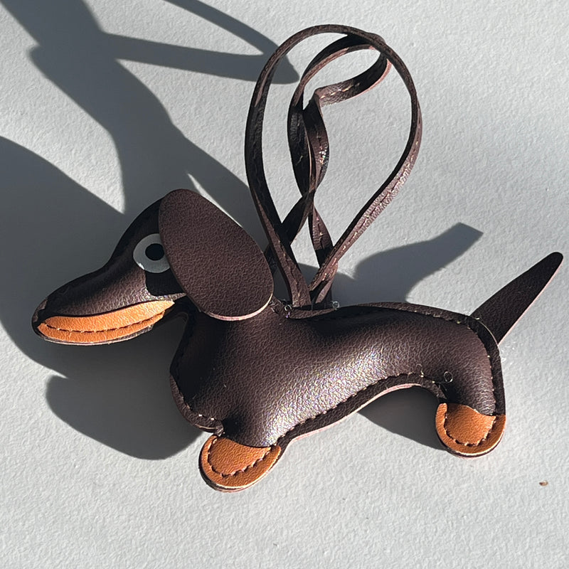 Mini Chien Teckel en Simili Cuir – L’Accessoire Tendance pour Votre Sac | Shoeslaces and accessories