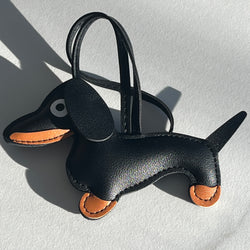 Mini Chien Teckel en Simili Cuir – L’Accessoire Tendance pour Votre Sac | Shoeslaces and accessories