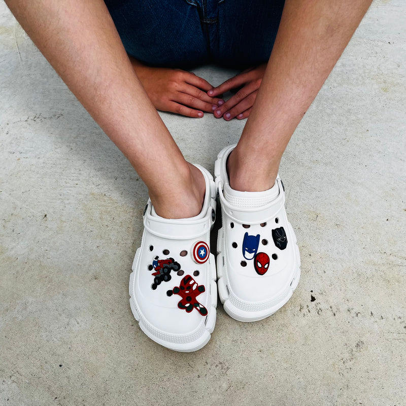 Pins de Crocs "MON BOUCLIER MARVEL QUI FAIT PAS PEUR" - Shoeslaces-fr