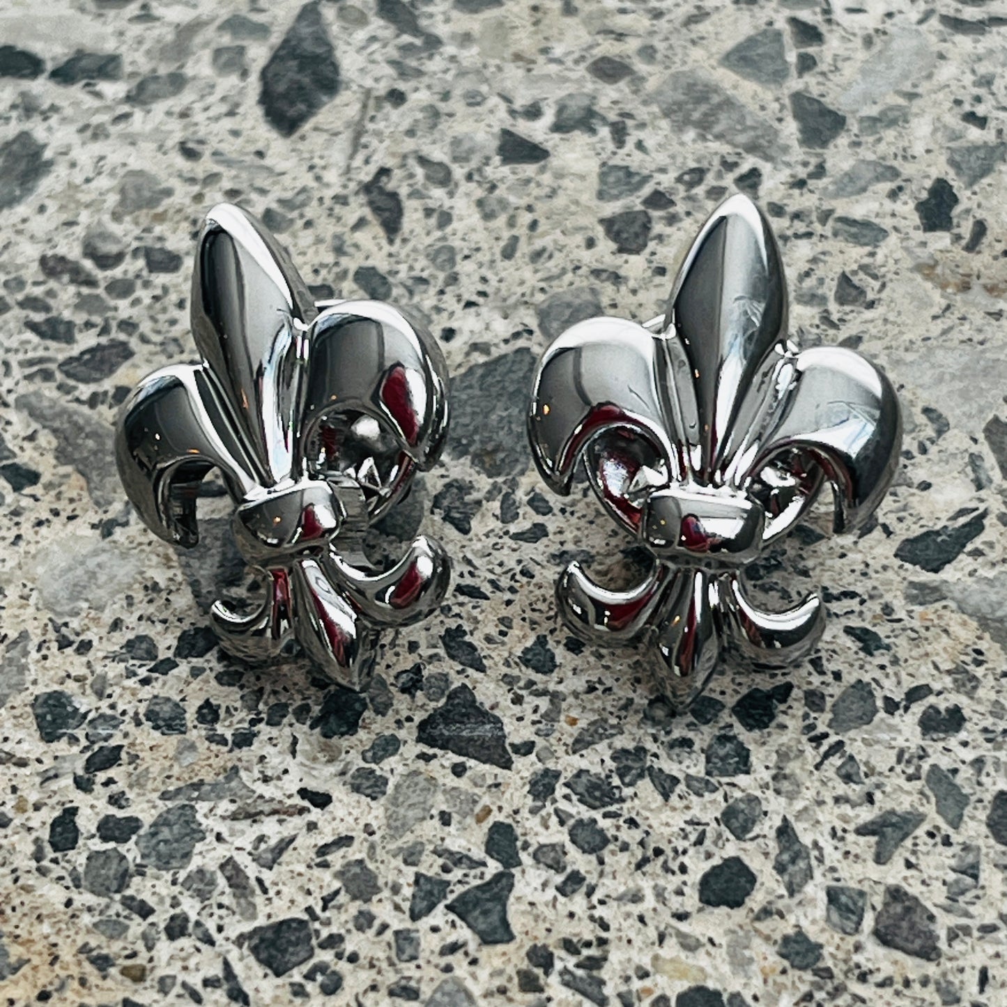 Pins  - charms - fleurs de lys - décoration de chaussures -  type  Birkenstock  |  Shoeslaces - Shoeslaces-fr