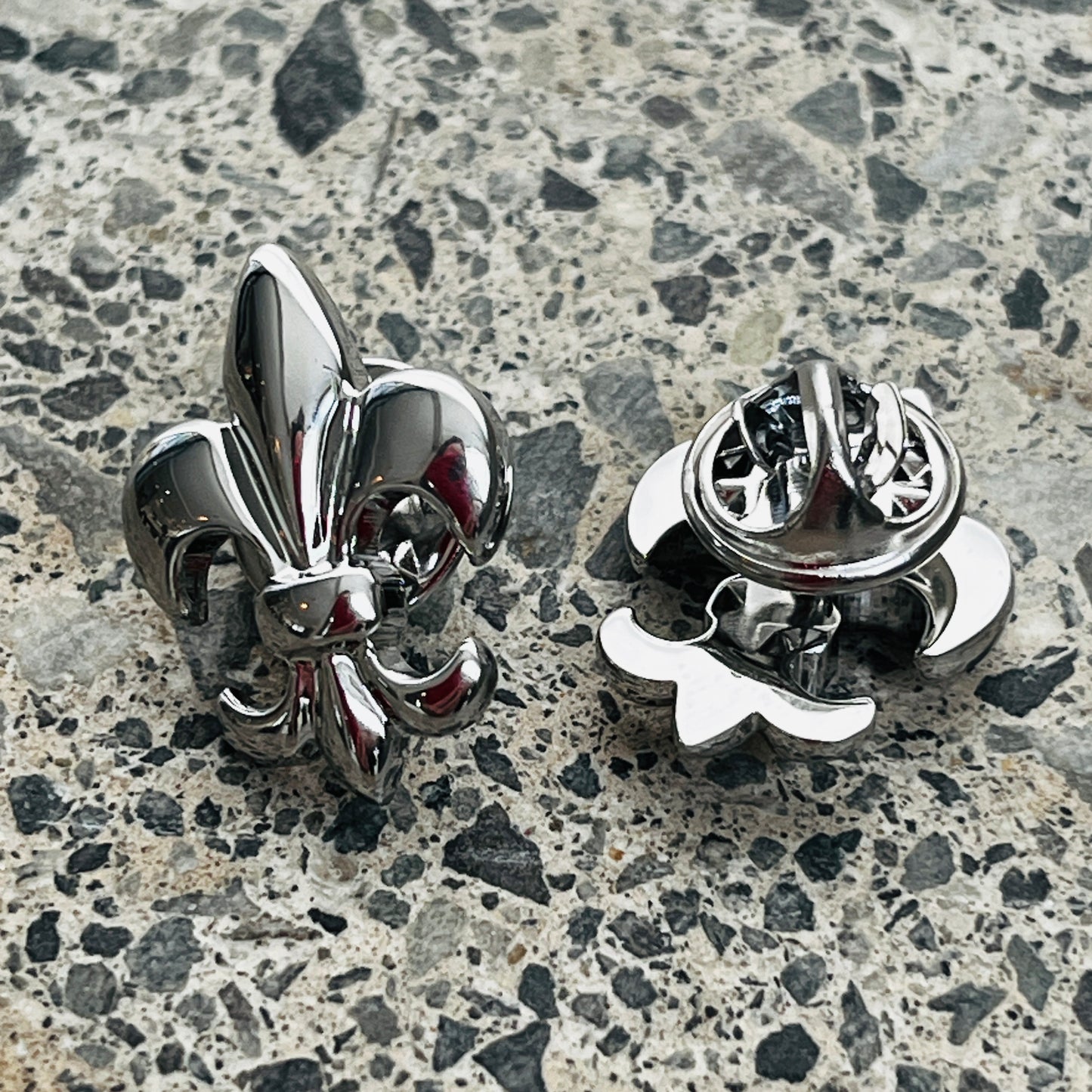 Pins  - charms - fleurs de lys - décoration de chaussures -  type  Birkenstock  |  Shoeslaces - Shoeslaces-fr