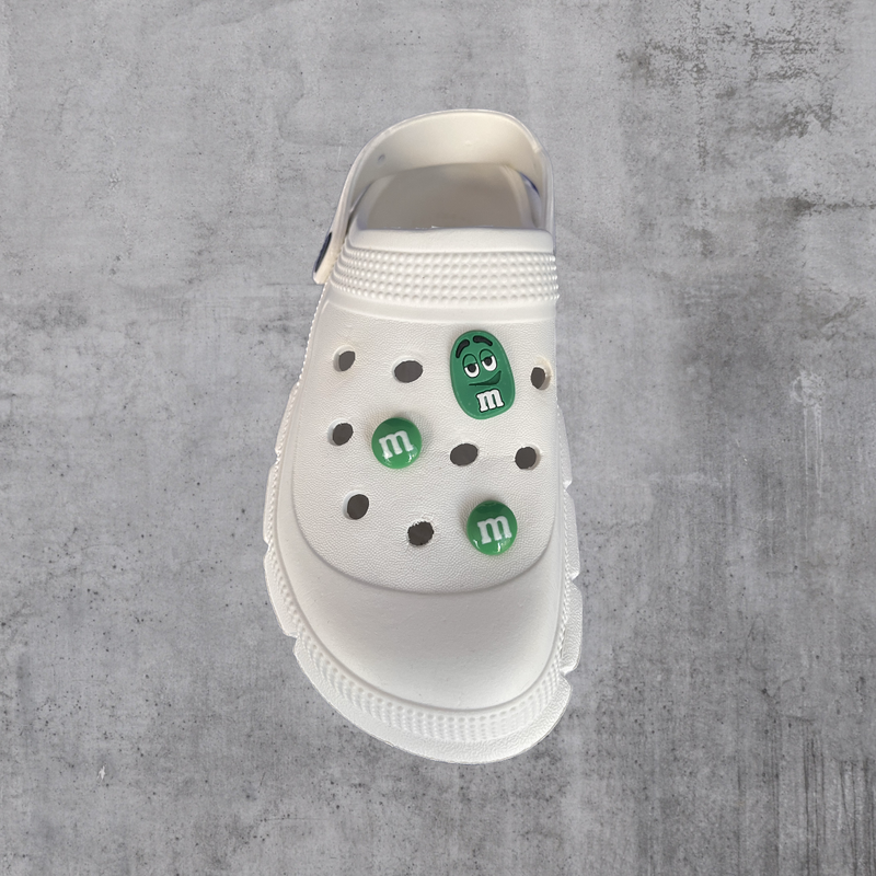 Pins de Crocs "MES M&M J'EN MANGE PAS QUE 3" - Shoeslaces-fr