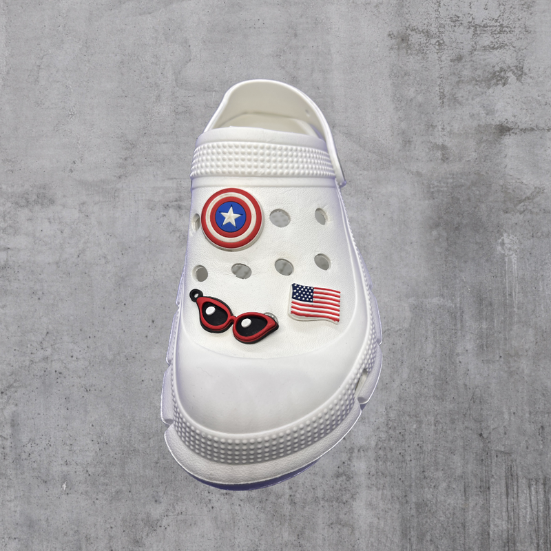 Pins de Crocs "MON BOUCLIER MARVEL QUI FAIT PAS PEUR" - Shoeslaces-fr